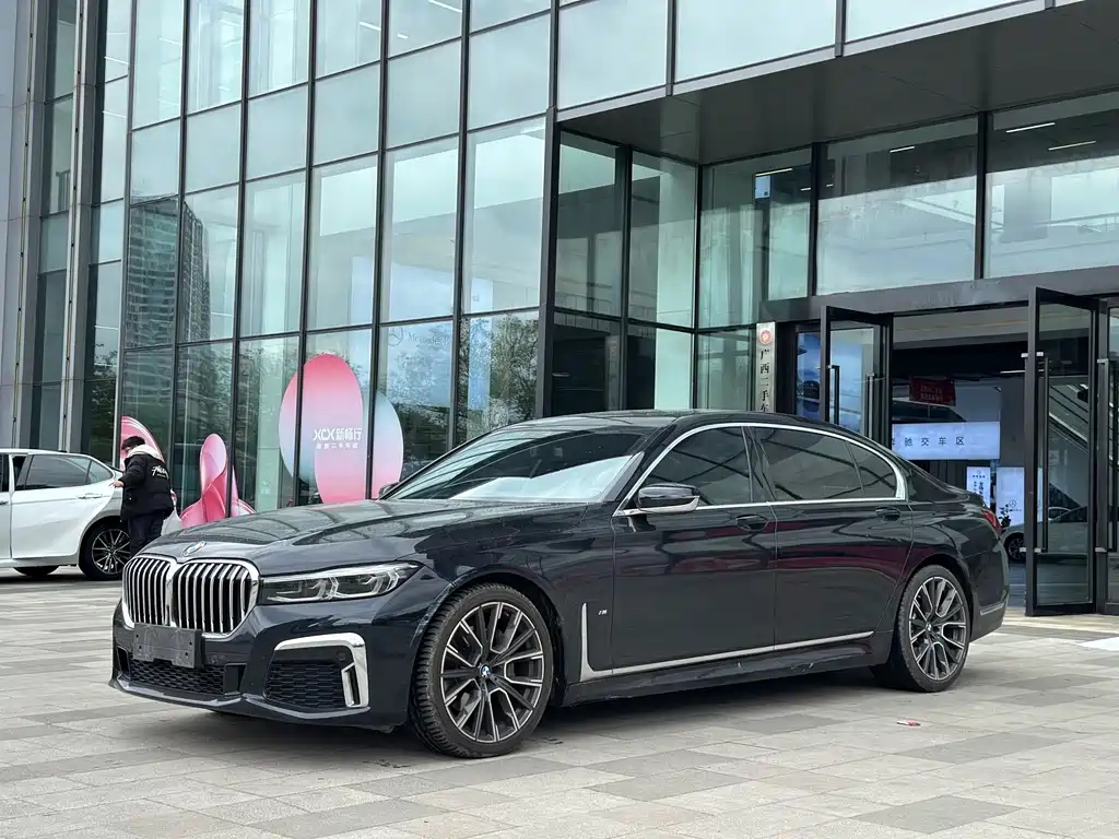 BMW 7 Series 2022 — фото 1
