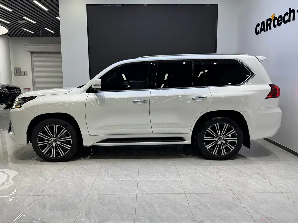 Lexus LX 2022 — фото 7
