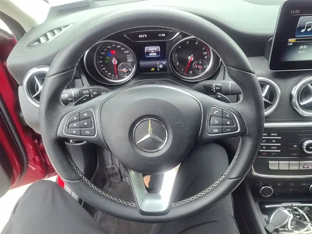 Mercedes-Benz GLA 2018 — фото 11