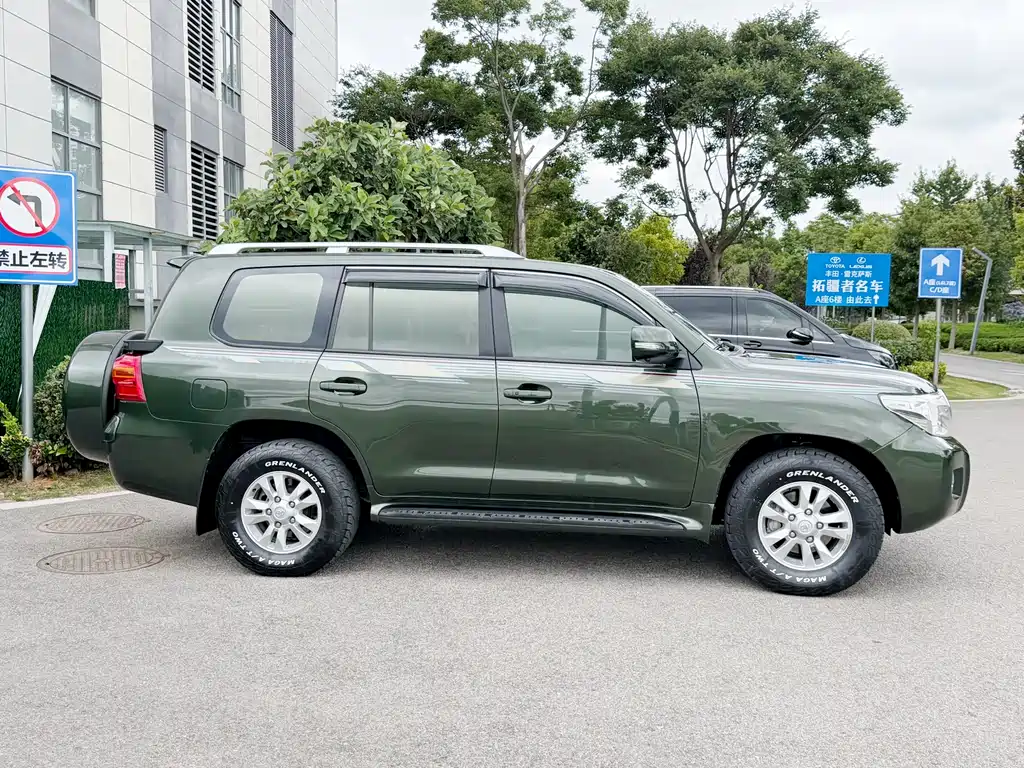 Toyota Land Cruiser 2014 — фото 18