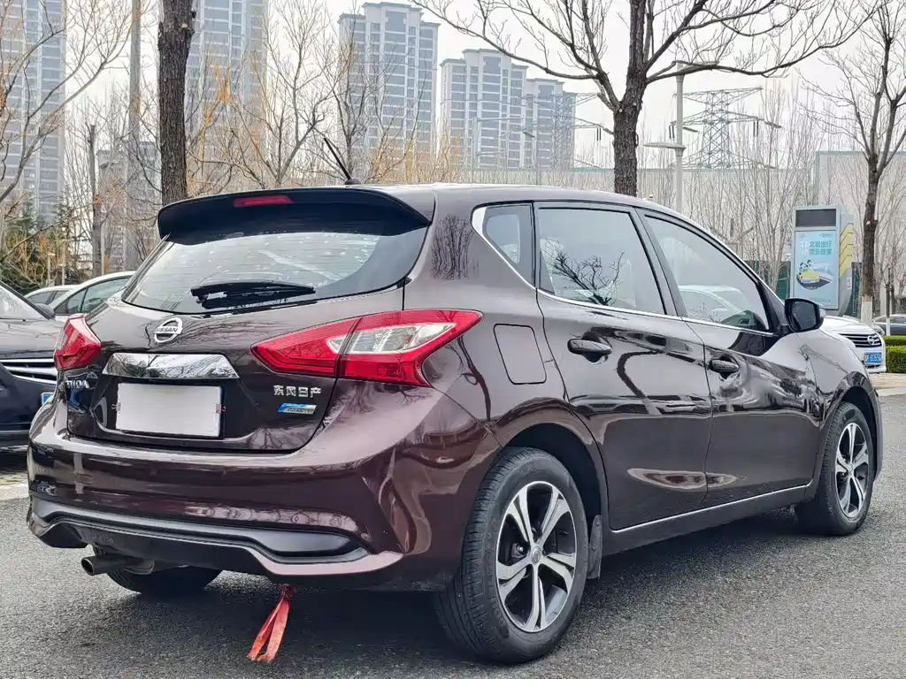 Nissan Tiida 2017 — фото 6