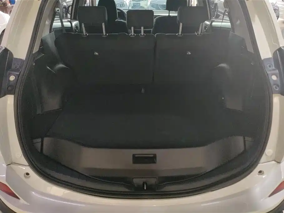 Toyota RAV4 2019 — фото 4
