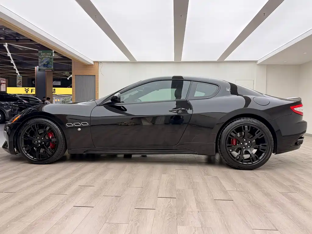 Maserati GranTurismo 2015 — фото 3