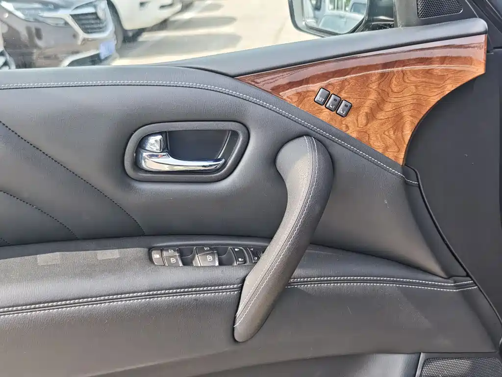 Infiniti QX80 2018 — фото 15