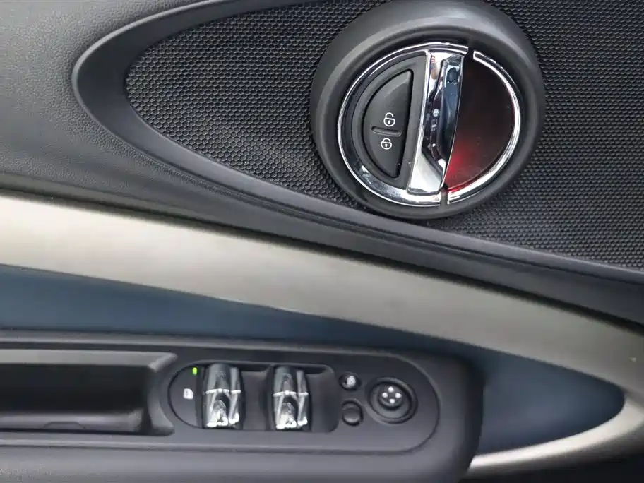 MINI Clubman 2017 — фото 13
