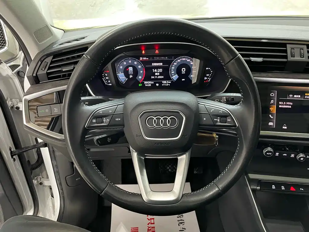 Audi Q3 2019 — фото 13
