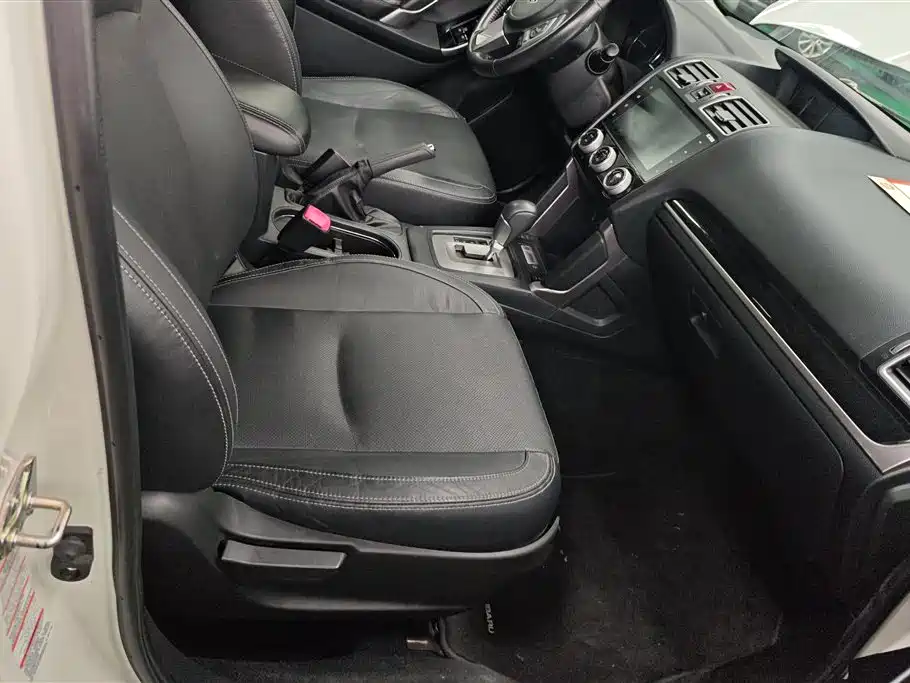 Subaru Forester 2018 — фото 8