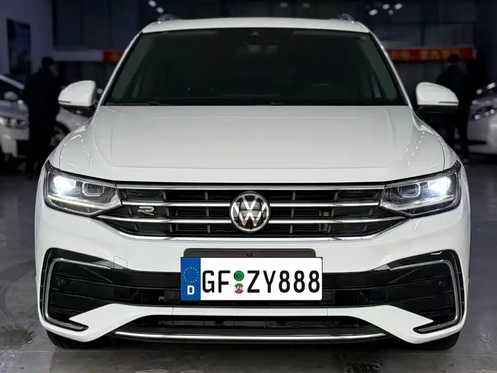 Volkswagen Tiguan L 2023 — фото 3