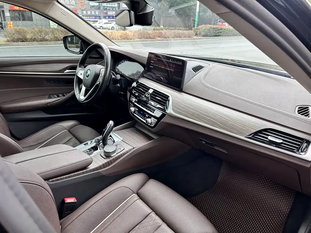 BMW 5 Series 2021 — фото 13