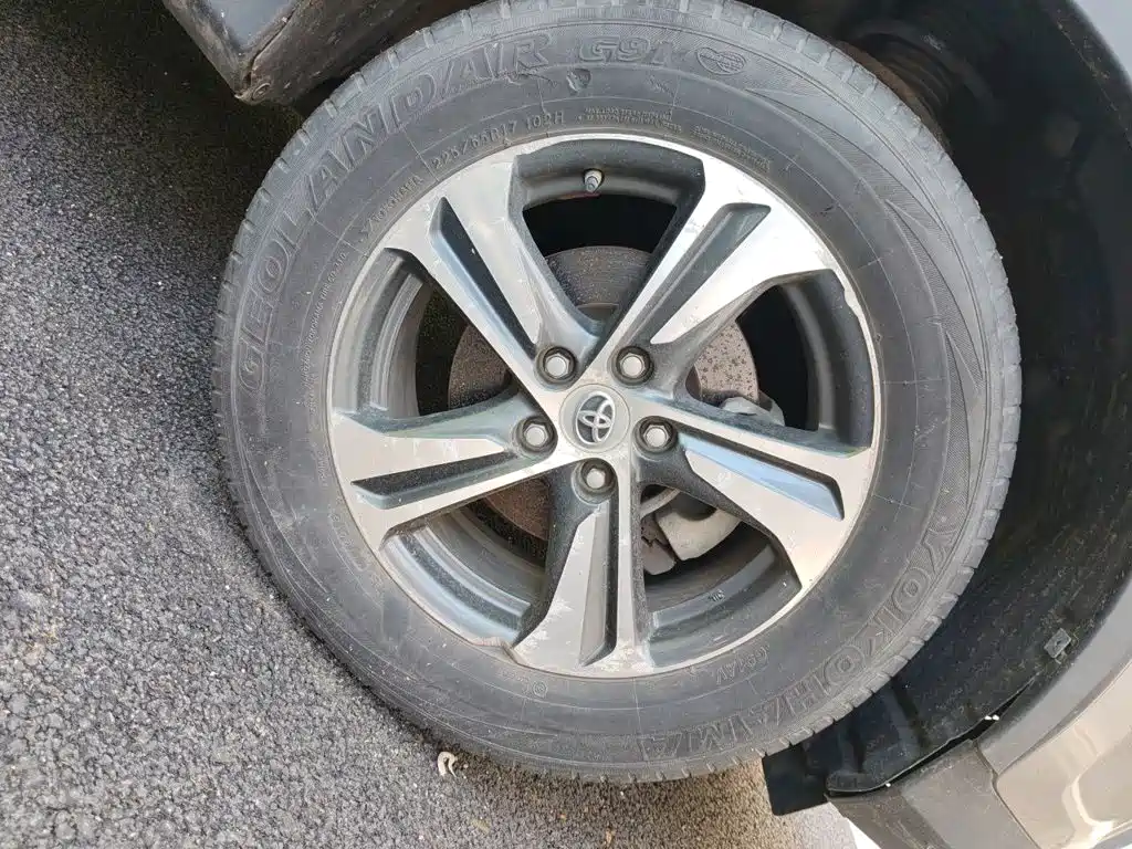Toyota RAV4 2015 — фото 23
