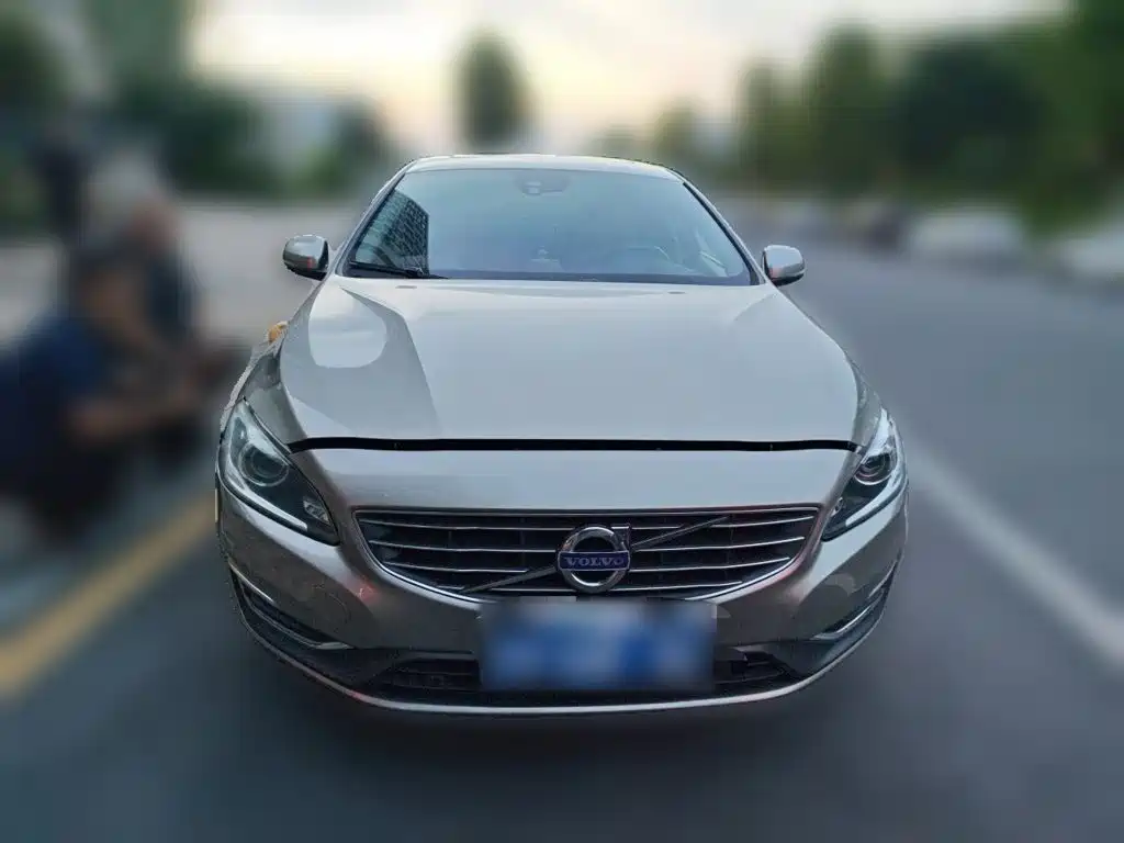 Volvo S60 2015 — фото 2