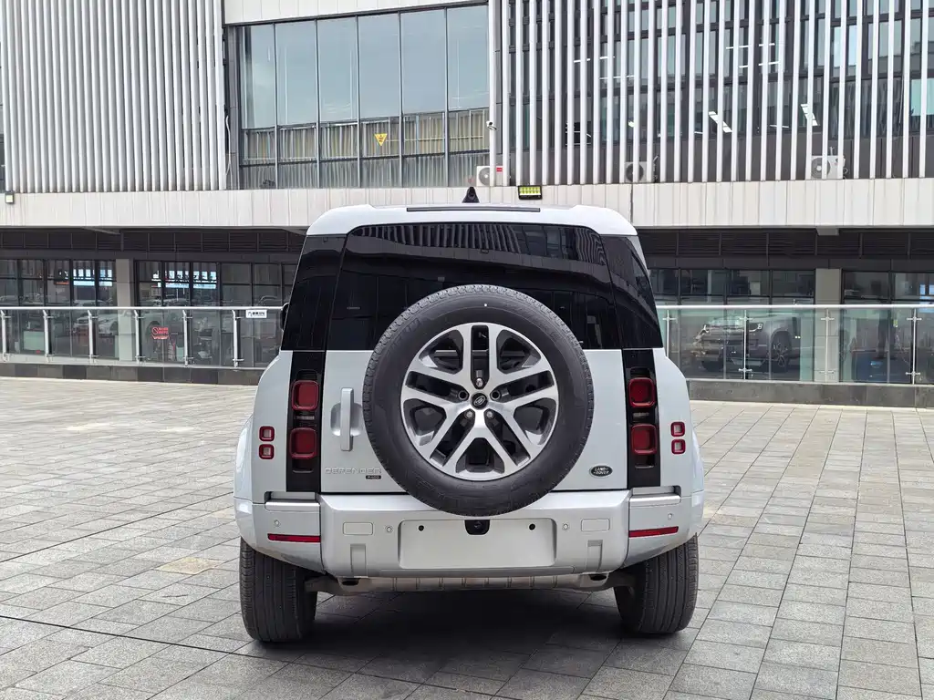 Land Rover Defender 2022