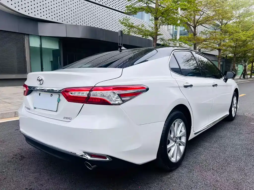Toyota Camry 2023 — фото 13