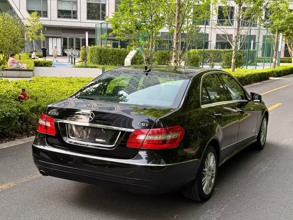 Mercedes-Benz E-Class 2010 — фото 4