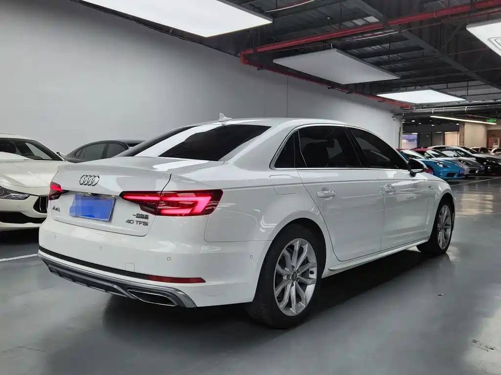 Audi A4L 2017 — фото 13