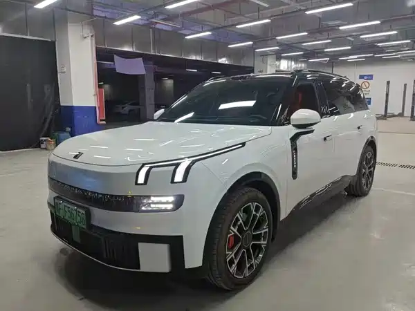 Lynk & Co 900 2025