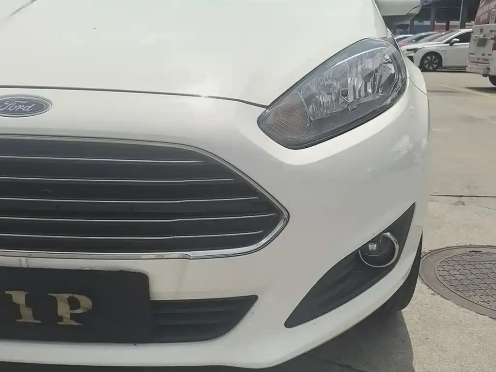 Ford Fiesta 2015 — фото 8