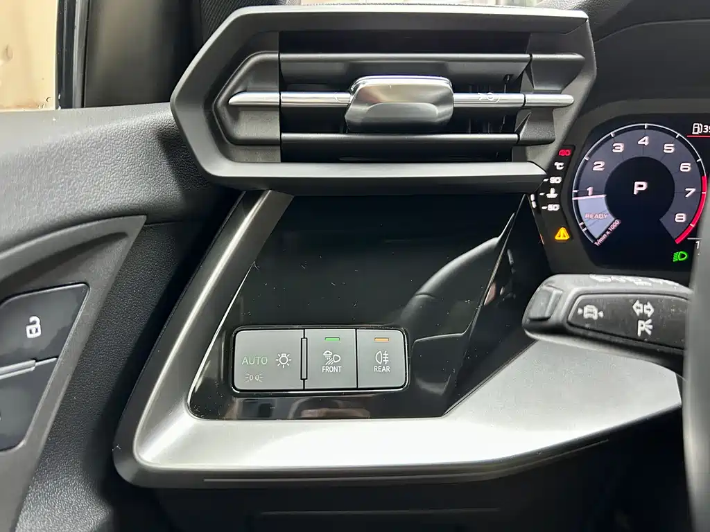 Audi A3 2023 — фото 24