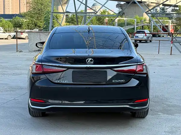 Lexus ES 2024