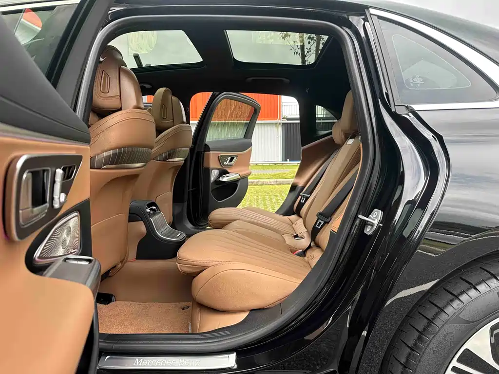 Mercedes-Benz E-Class 2025 — фото 12
