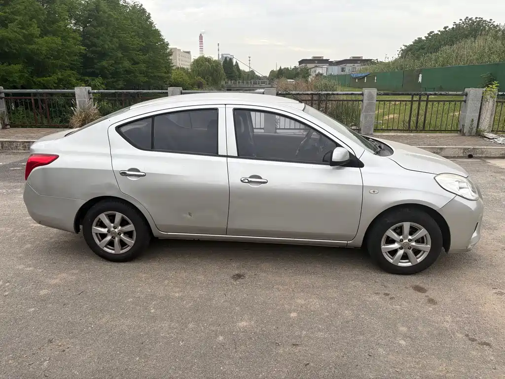 Nissan Sunny 2014 — фото 4