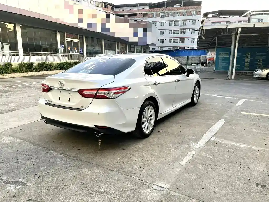 Toyota Camry 2023 — фото 7
