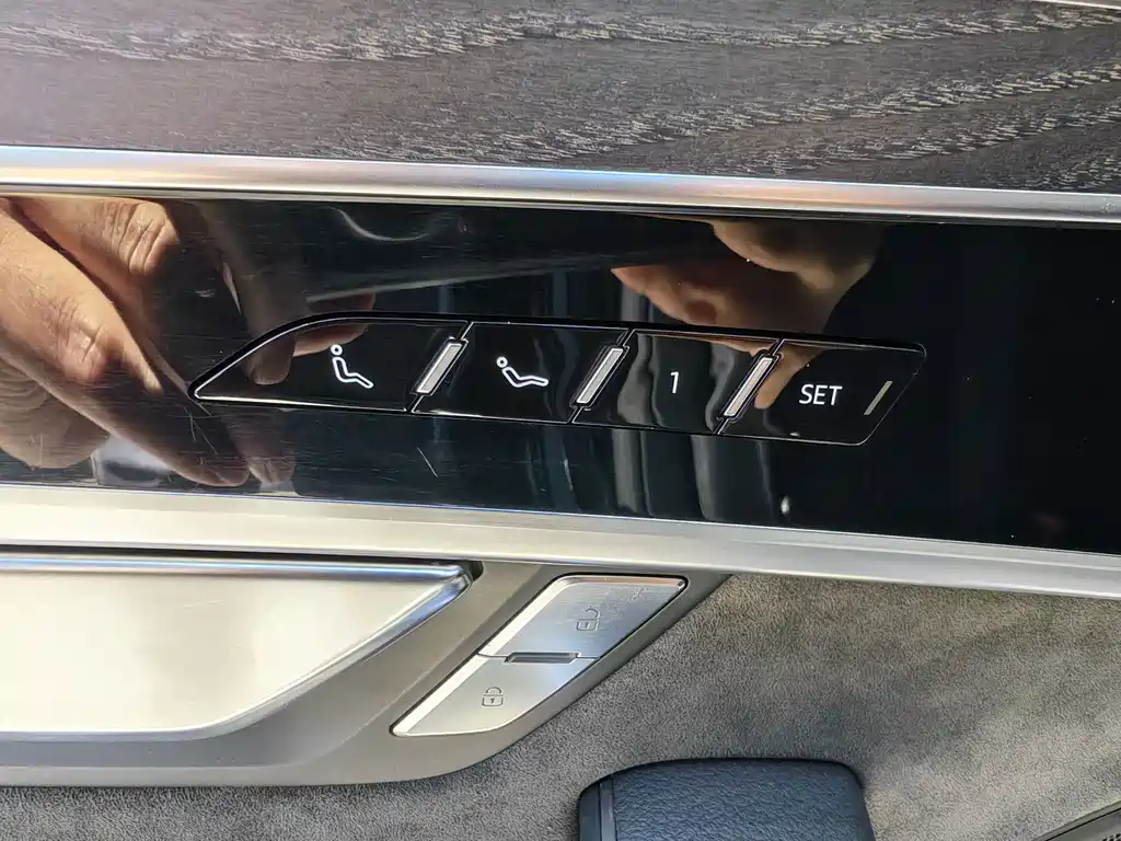 Audi A8 2021 — фото 11