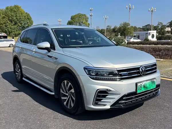 Volkswagen Tiguan L Plug-In Hybrid 2021
