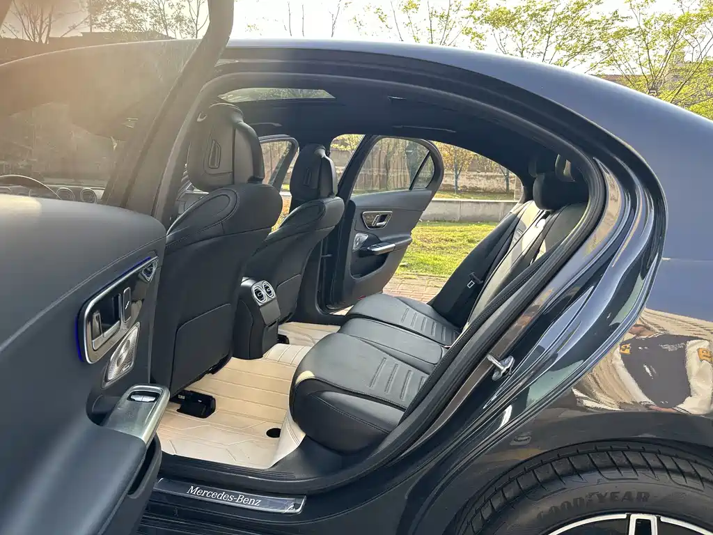 Mercedes-Benz C-Class 2023 — фото 6