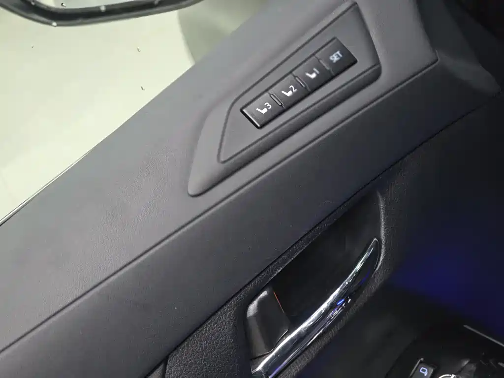 Toyota Alphard 2019 — фото 24