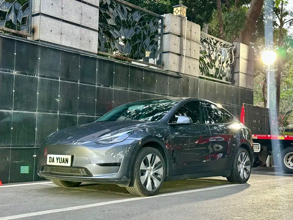 Tesla Model Y 2023 — фото 1