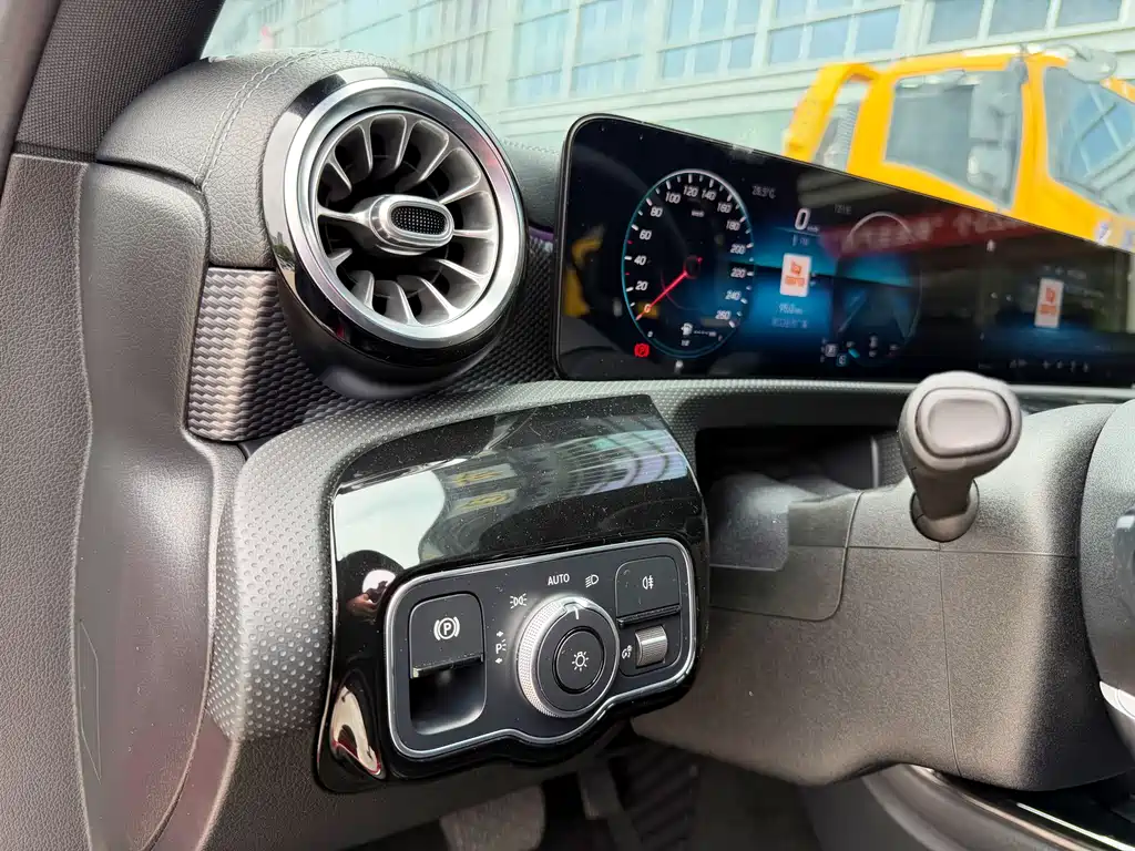 Mercedes-Benz A-Class 2021 — фото 15