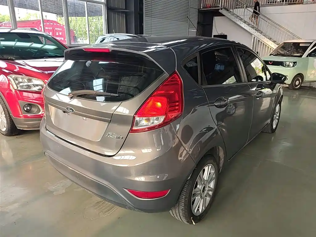 Ford Fiesta 2014 — фото 7