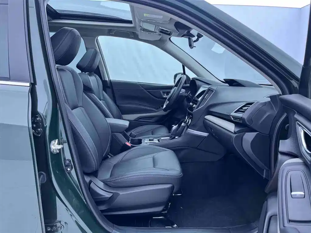 Subaru Forester 2023 — фото 14