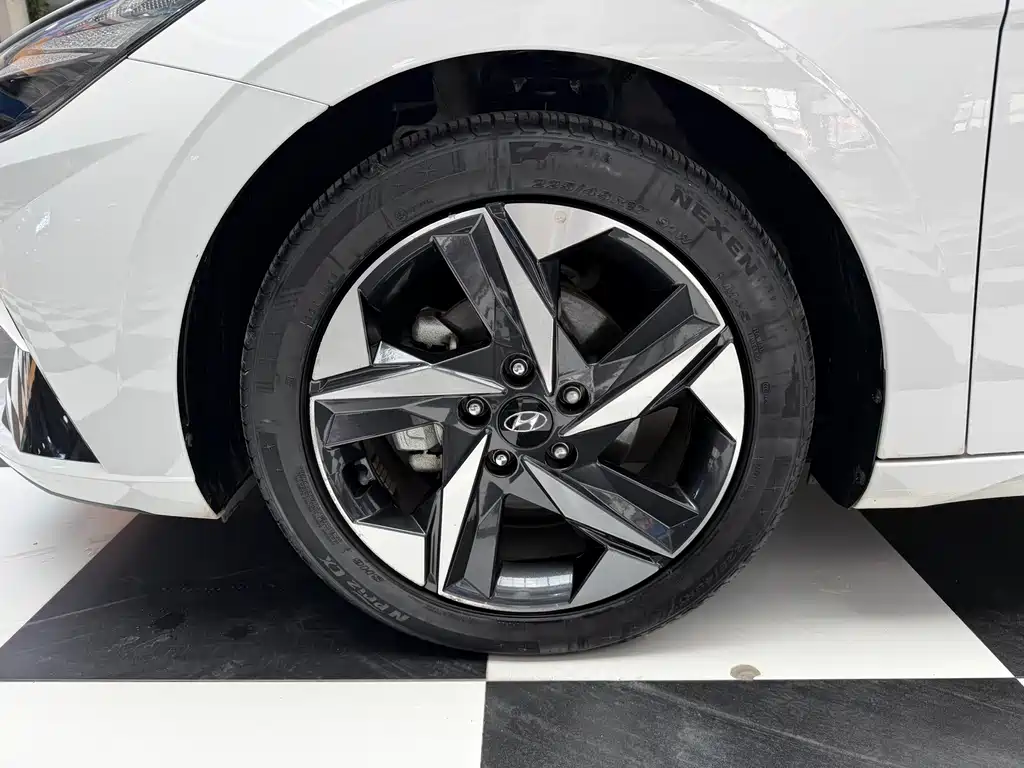Hyundai Elantra 2021 — фото 4