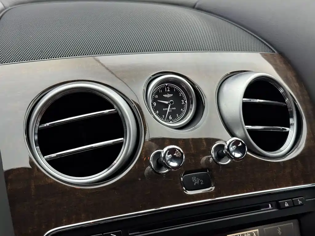 Bentley Continental 2017 — фото 11