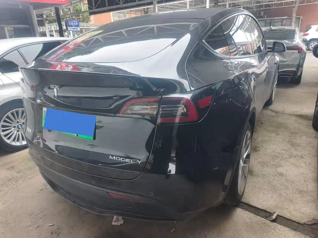 Tesla Model Y 2023 — фото 15