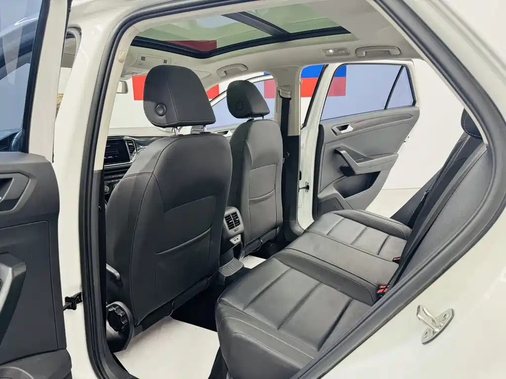 Volkswagen T-Roc 2022 — фото 5