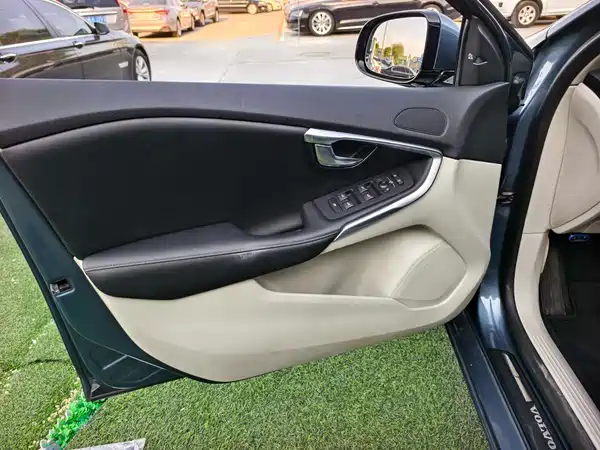 Volvo V40 2013