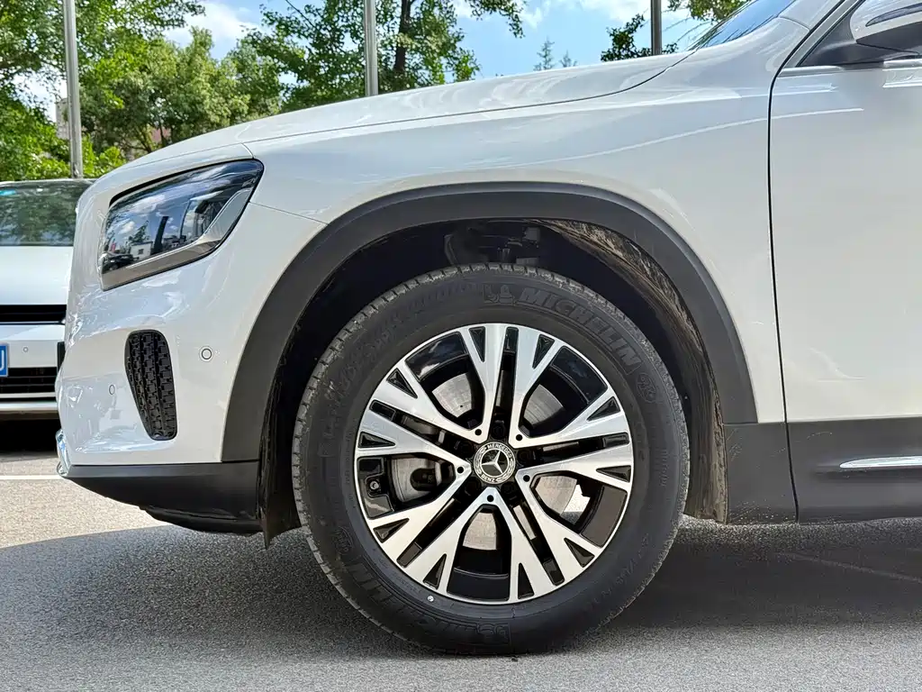 Mercedes-Benz GLB 2024 — фото 12