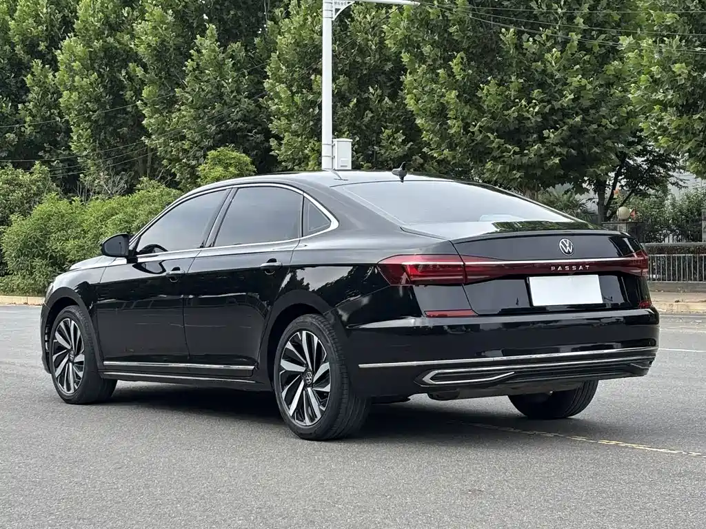 Volkswagen Passat 2024 — фото 17