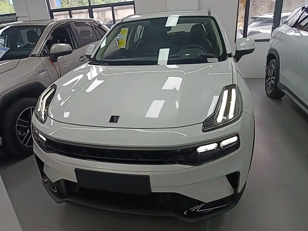Lynk & Co 06 EM-P 2025 — фото 3