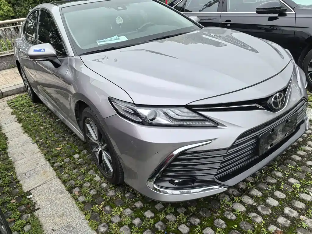 Toyota Camry 2022 — фото 2