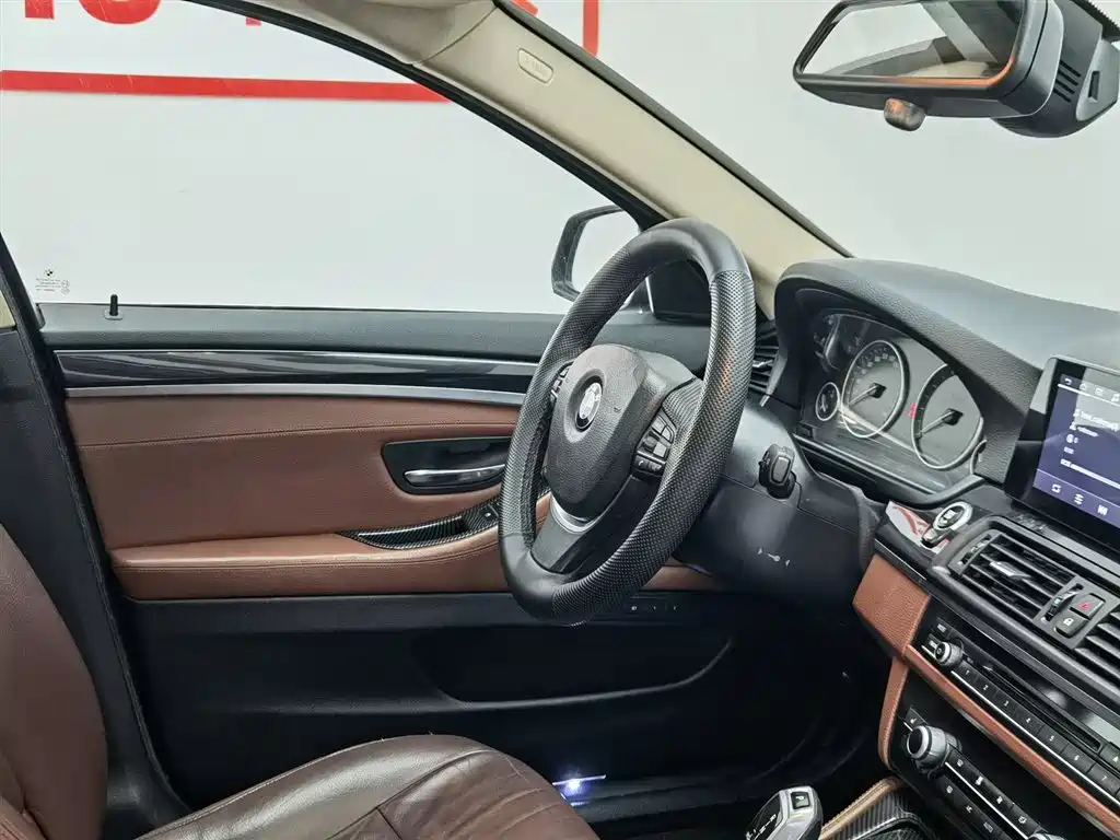BMW 5 Series 2016 — фото 22