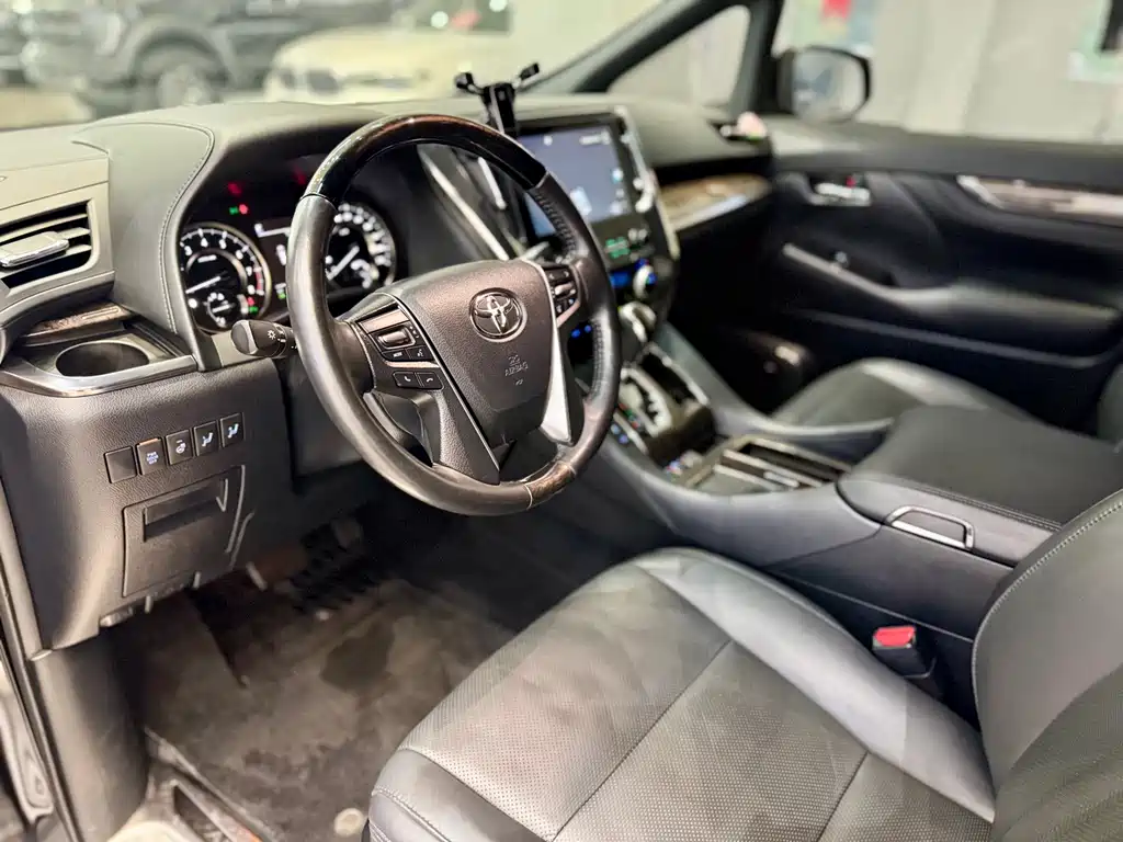 Toyota Alphard 2020