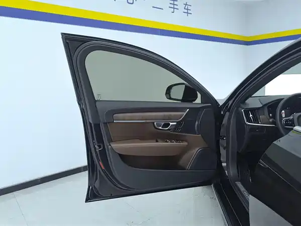 Volvo S90 2023