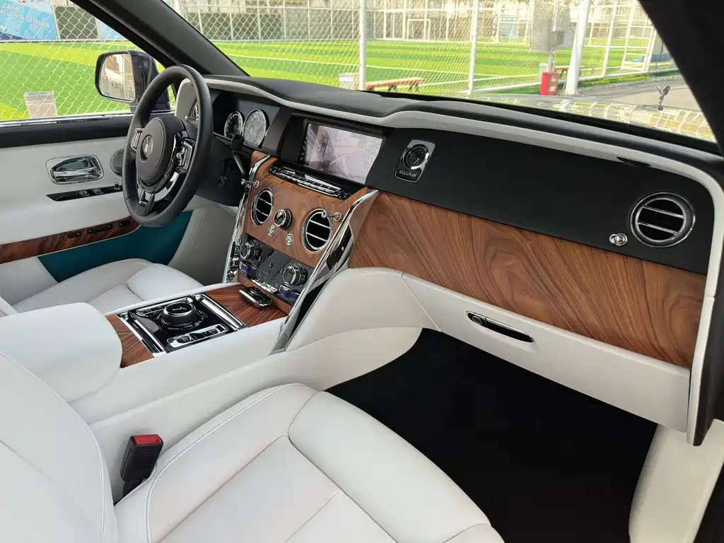 Rolls-Royce Cullinan 2019 — фото 14