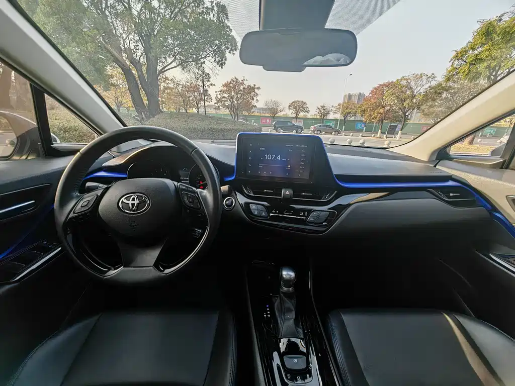 Toyota C-HR 2022 — фото 16