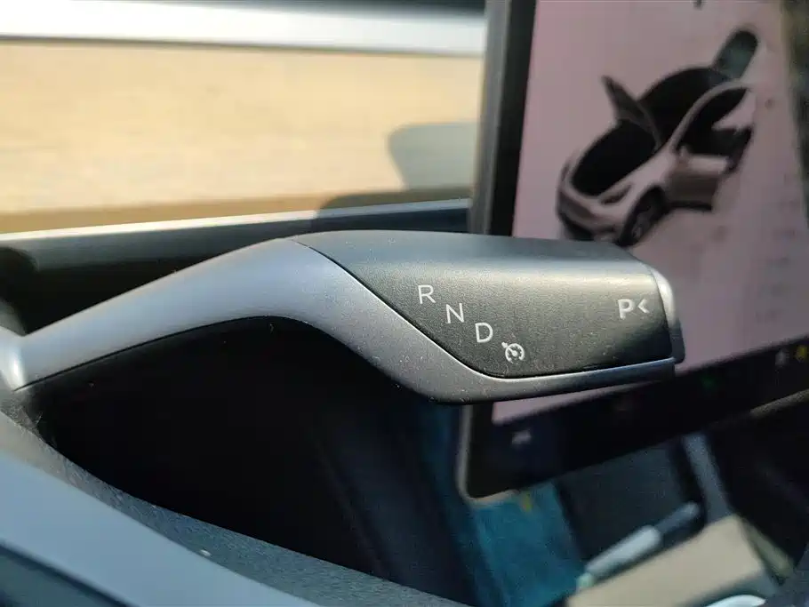 Tesla Model Y 2023 — фото 16