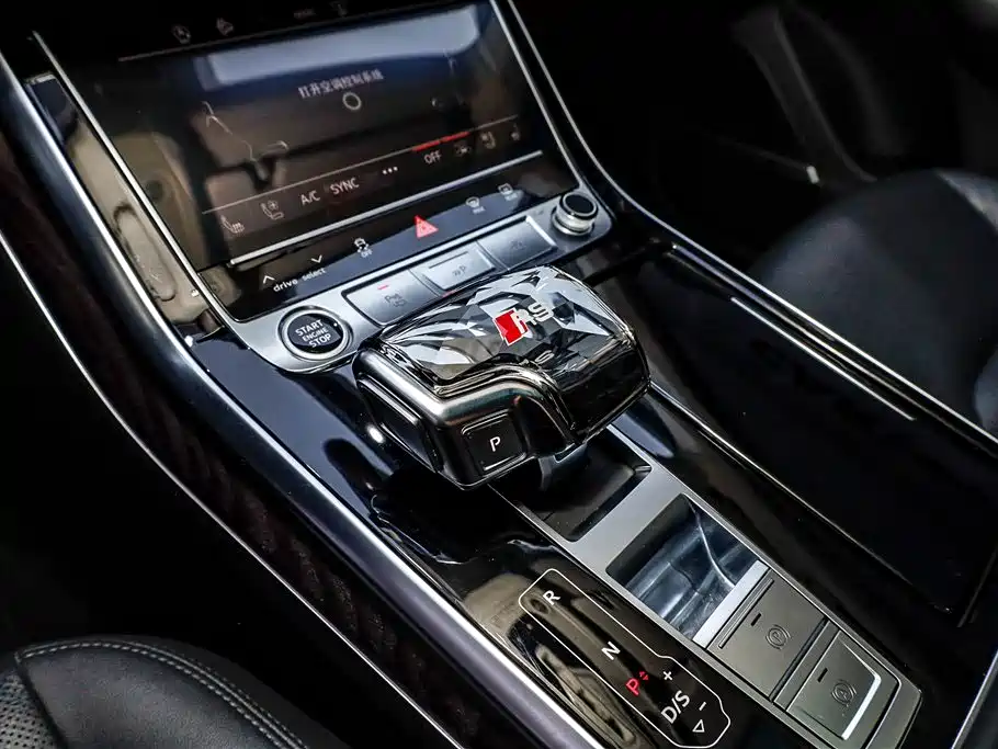 Audi Q8 2023 — фото 13